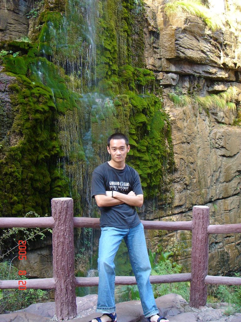 ���ڰ��γ嶯��ħ��