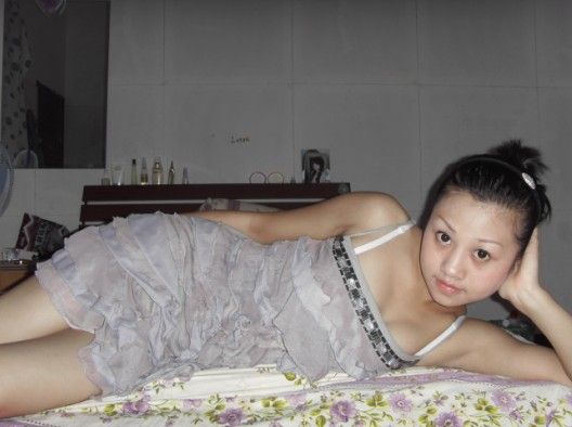 ���κ���Ů��