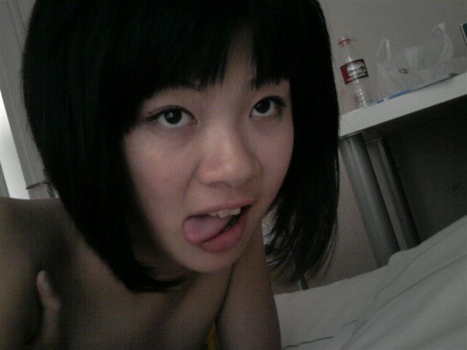 @^􁃹