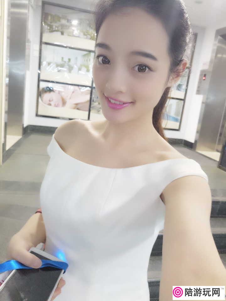 ڰ
