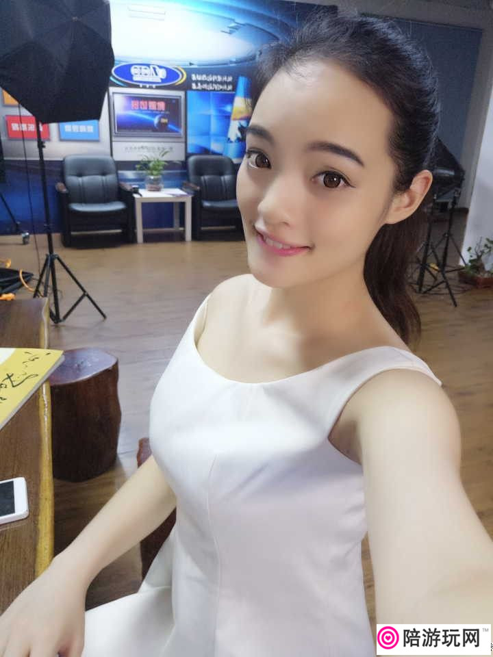 ڰ