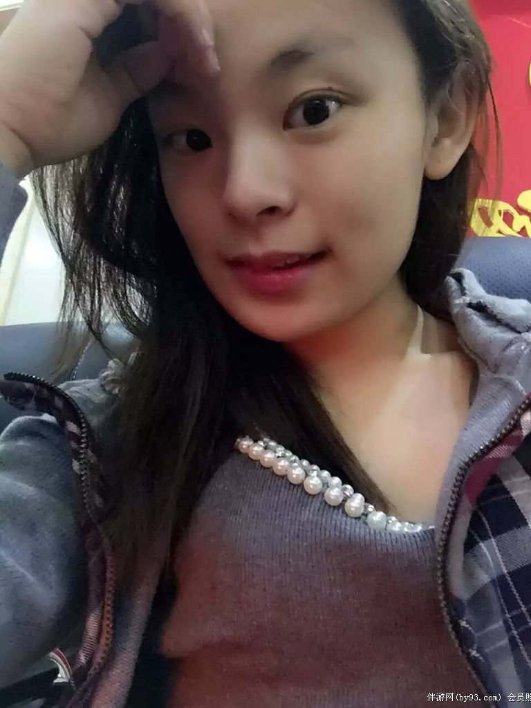 ˴