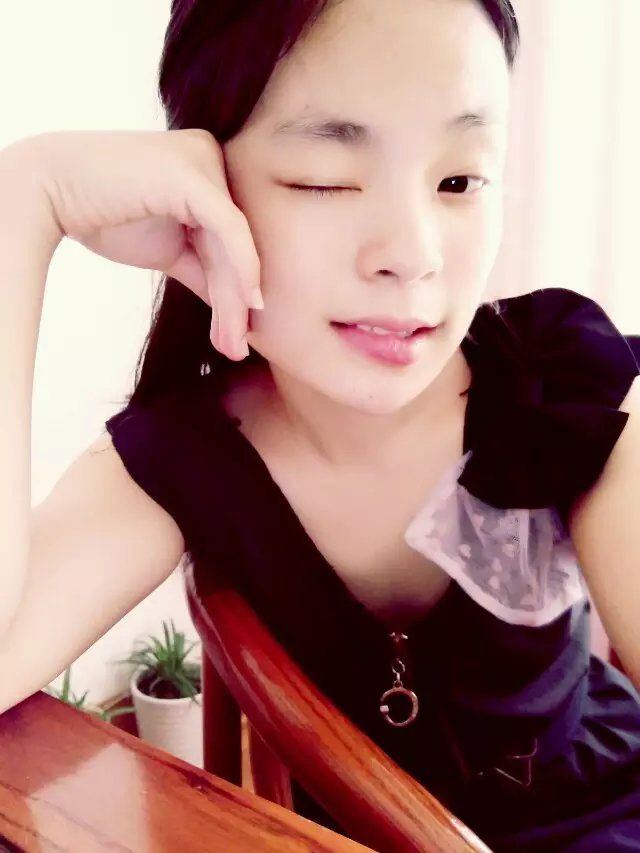 ˴