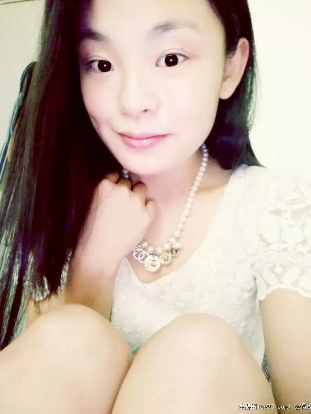 ˴