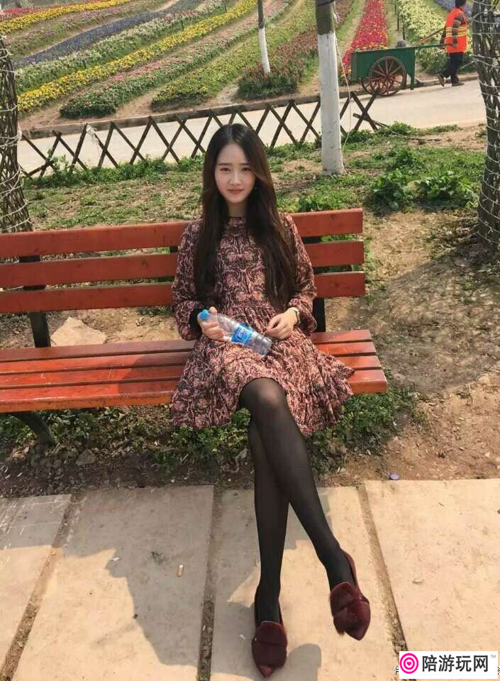 �Ϻ����浭��յ�Ů��