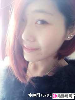 ˴