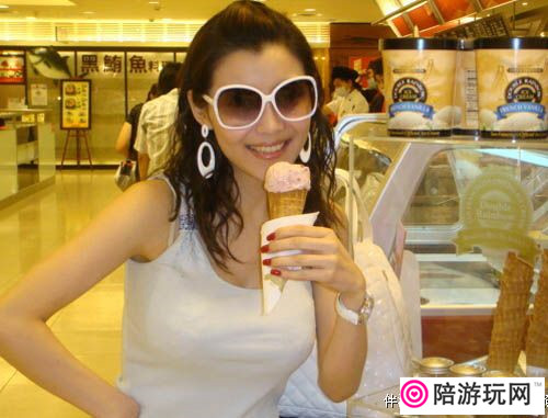 �Ϻ������ͷ׵�ѩ��