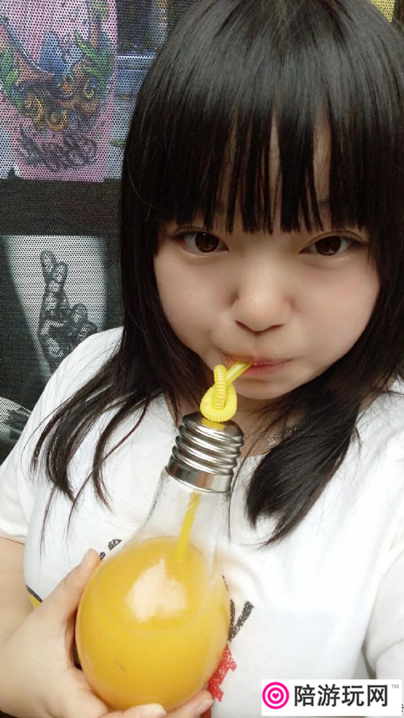 汦